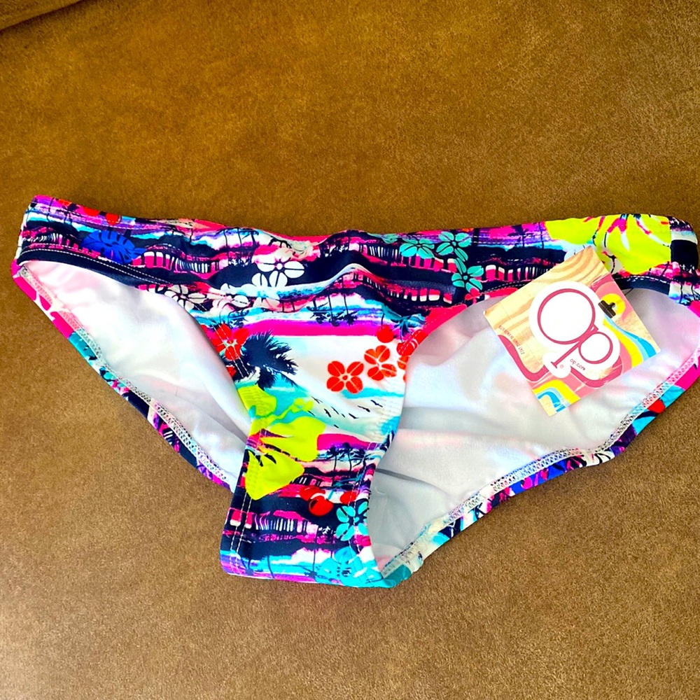 Cute tropical 🌴 OP swim bottom size M NWT